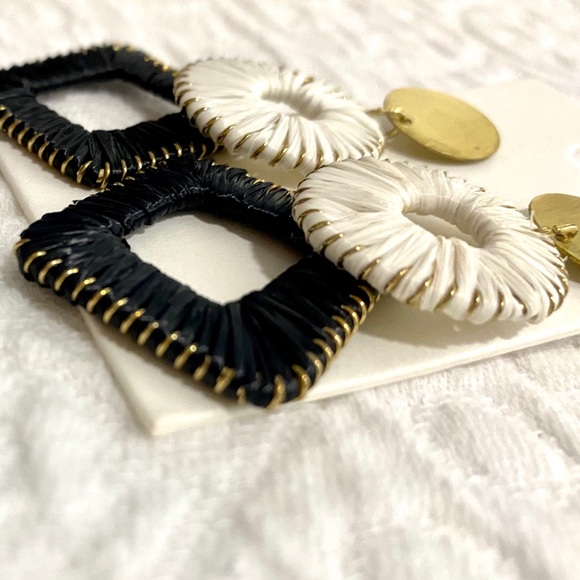 Express earrings ✨✨🤩 - Picture 3 of 5